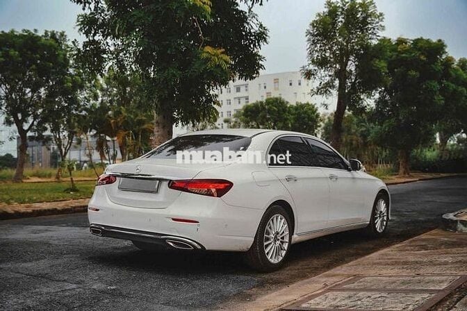 Mercedes Benz E Class 2023 - 6999 km cực đẹp