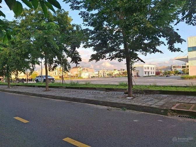 Bán nhanh lô đất mặt tiền Vành Đai 4 - Sổ Sẵn - Giá chỉ 1tỷ9