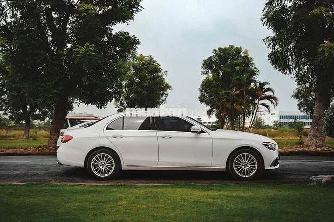 Mercedes Benz E Class 2023 - 6999 km cực đẹp