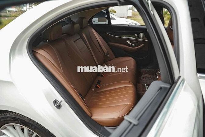 Mercedes Benz E Class 2023 - 6999 km cực đẹp