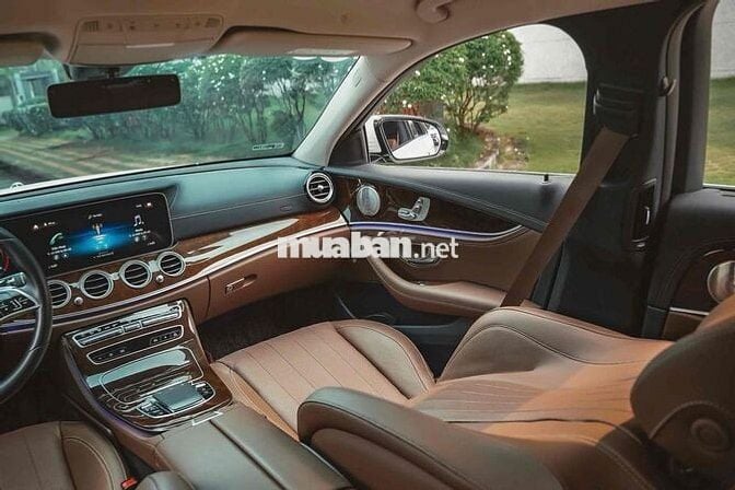 Mercedes Benz E Class 2023 - 6999 km cực đẹp