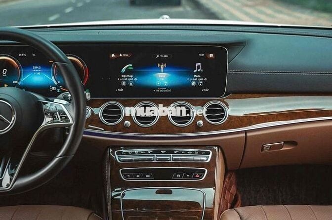 Mercedes Benz E Class 2023 - 6999 km cực đẹp