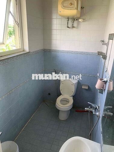 phòng tầng 3 view hồ tây ban công rộng