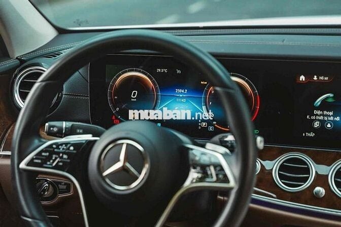 Mercedes Benz E Class 2023 - 6999 km cực đẹp
