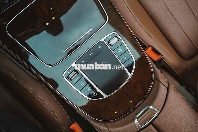 Mercedes Benz E Class 2023 - 6999 km cực đẹp