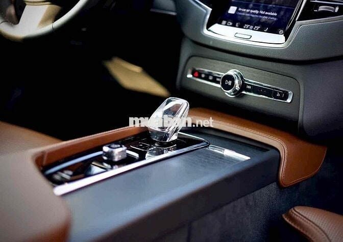 Volvo XC90 Plug-in Hybrid Giảm Giá Khủng Cuối Năm