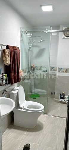 NHÀ ĐẸP VỀ Ở LUÔN , CHỦ TẶNG TOÀN BỘ NỘI THẤT , ĐƯỜNG THÔNG Ô TÔ VÀO