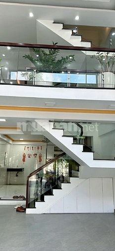 NHÀ ĐẸP VỀ Ở LUÔN , CHỦ TẶNG TOÀN BỘ NỘI THẤT , ĐƯỜNG THÔNG Ô TÔ VÀO