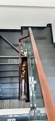 NHÀ ĐẸP VỀ Ở LUÔN , CHỦ TẶNG TOÀN BỘ NỘI THẤT , ĐƯỜNG THÔNG Ô TÔ VÀO