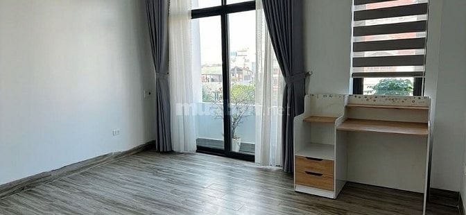 NHÀ ĐẸP VỀ Ở LUÔN , CHỦ TẶNG TOÀN BỘ NỘI THẤT , ĐƯỜNG THÔNG Ô TÔ VÀO