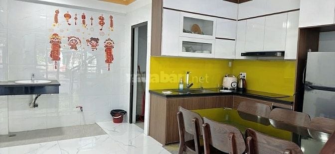 NHÀ ĐẸP VỀ Ở LUÔN , CHỦ TẶNG TOÀN BỘ NỘI THẤT , ĐƯỜNG THÔNG Ô TÔ VÀO