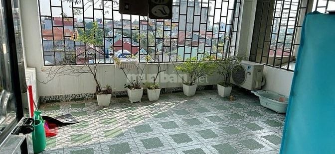 NHÀ ĐẸP VỀ Ở LUÔN , CHỦ TẶNG TOÀN BỘ NỘI THẤT , ĐƯỜNG THÔNG Ô TÔ VÀO