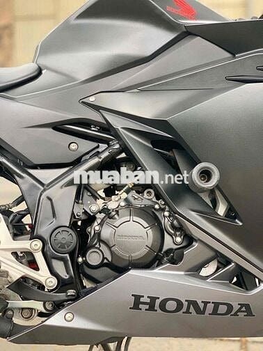 HONDA CBR 150R biển 29- bản đen sần xe lướt mới