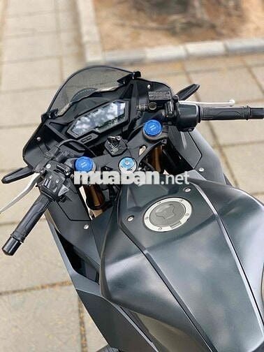 HONDA CBR 150R biển 29- bản đen sần xe lướt mới