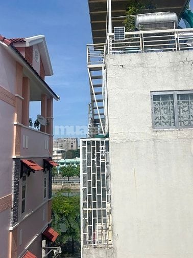 Nhà 4 tầng nở hậu L 7.2m 2 mặt hẻm thông Ba Đình P8Q8. Giá: 8.5 tỷ