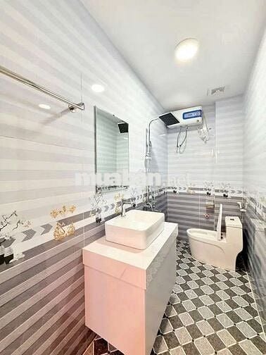 9.65 TỶ - TRUNG PHỤNG - ĐỐNG ĐA - 42M2 - THANG MÁY - GẦN PHỐ .SĐCC