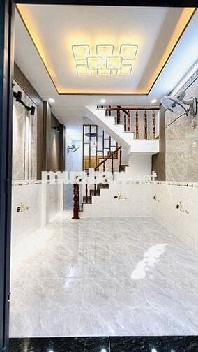 Bán nhà 2 lầu ngay bến xe buýt Lê Văn Khương Q12 giá 1ty695 còn TL