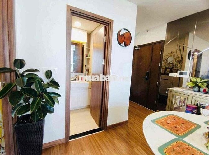 Em cần cho thuê nhanh CH Eco Green 2PN FULL NT giá 15 triệu. LH E Phi