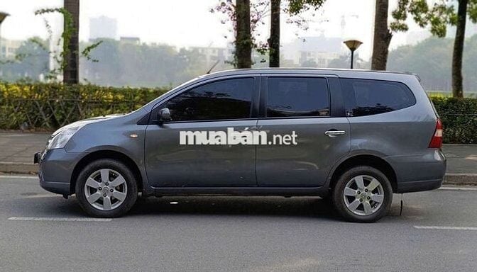 Nissan Livina 2011 1.8MT Xám