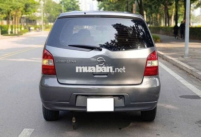 Nissan Livina 2011 1.8MT Xám