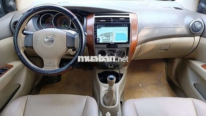 Nissan Livina 2011 1.8MT Xám