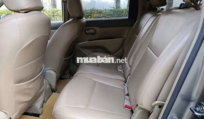 Nissan Livina 2011 1.8MT Xám