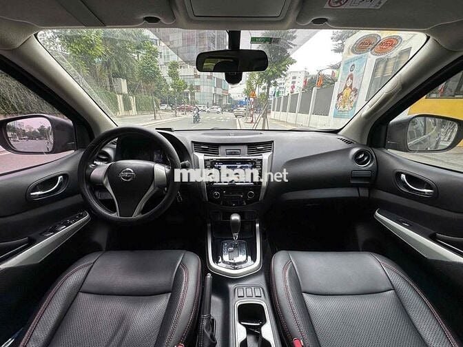 Nissan Navara 2.5 EL sx 2018 màu đen xe đẹp
