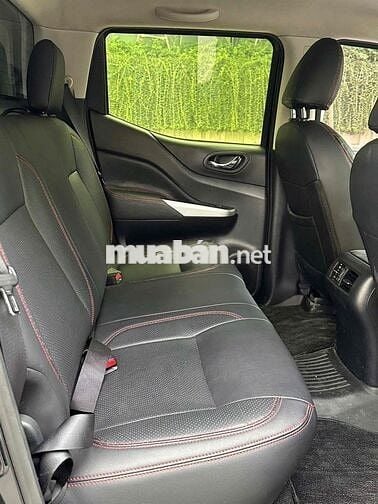Nissan Navara 2.5 EL sx 2018 màu đen xe đẹp