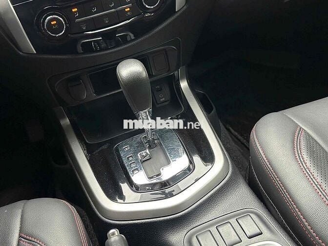 Nissan Navara 2.5 EL sx 2018 màu đen xe đẹp