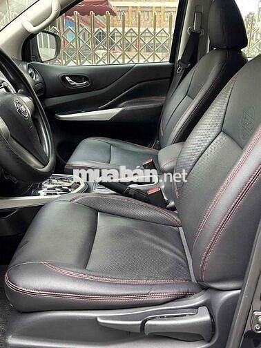 Nissan Navara 2.5 EL sx 2018 màu đen xe đẹp