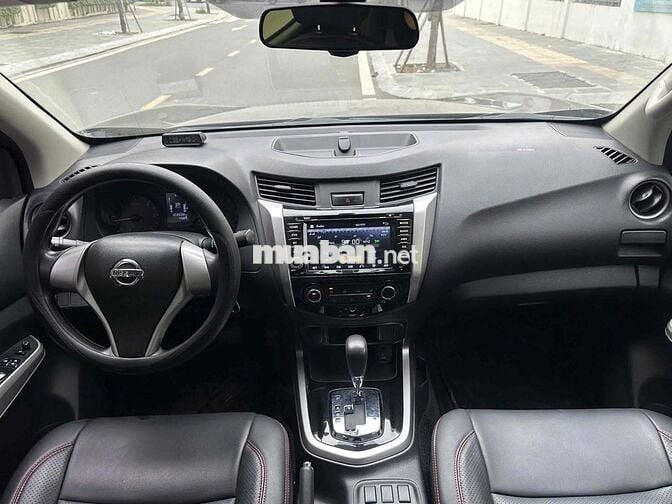 Nissan Navara 2.5 EL sx 2018 màu đen xe đẹp