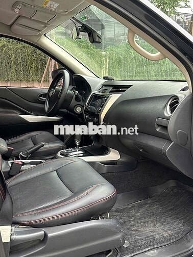 Nissan Navara 2.5 EL sx 2018 màu đen xe đẹp