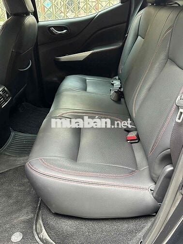 Nissan Navara 2.5 EL sx 2018 màu đen xe đẹp