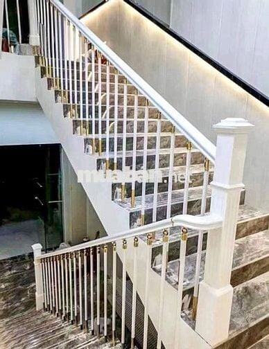 Cho thuê nhà, P. Trung Hòa, Thang máy, pccc, Vỉa hè; 107m2* 6T- 50 Tr