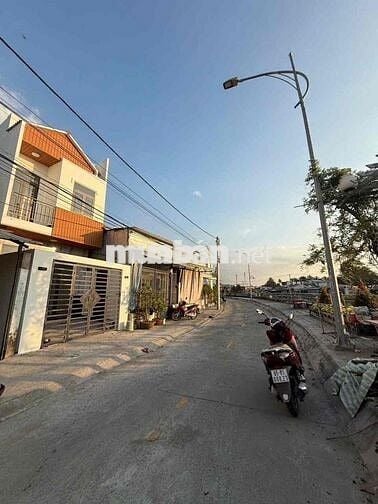 CHÍNH CHỦ BÁN NHÀ LẦU ĐÚC MẶT TIỀN BỜ KÈ CÁI SƠN, AN BÌNH TP CẦN THƠ