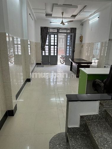 Cần bán nhà mat tien đường Hà Chương