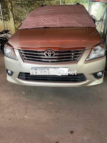 Toyota Innova 2013 2.0E - 195026 km