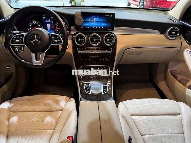 Mercedes-Benz GLC200 2021