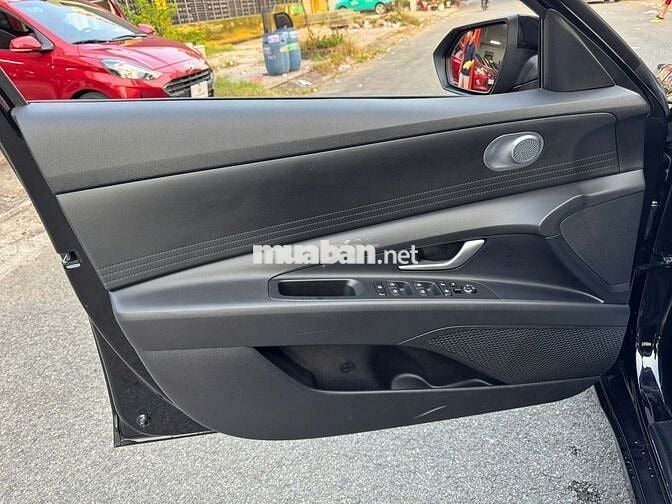 Hyundai Elantra 1.6AT 2022 Đen Chạy Lướt Như Mới