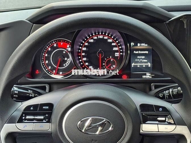 Hyundai Elantra 1.6AT 2022 Đen Chạy Lướt Như Mới