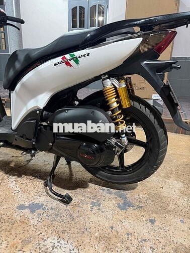 cần bán sh 150 2016 smakey .lên full áo ý.đồ chơi