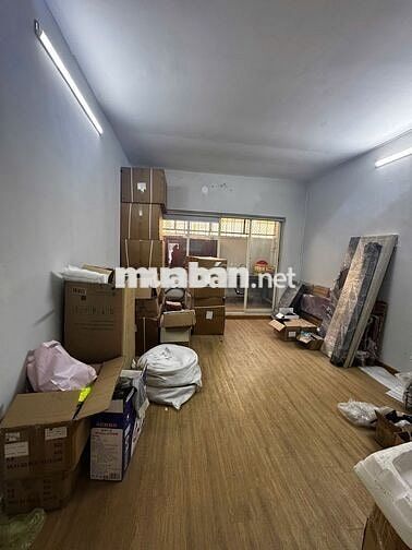 Cho thuê MT Miếu nổi 4x18m 3 lầu 6pn ngay Phan xích Long giá 35 tr