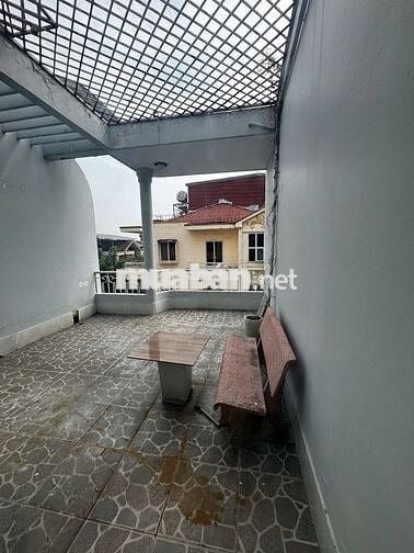 Cho thuê MT Miếu nổi 4x18m 3 lầu 6pn ngay Phan xích Long giá 35 tr