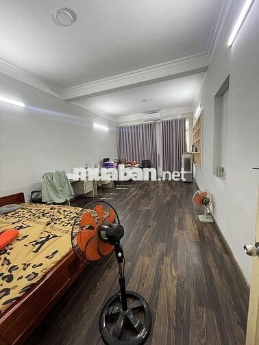 Cho thuê MT Miếu nổi 4x18m 3 lầu 6pn ngay Phan xích Long giá 35 tr