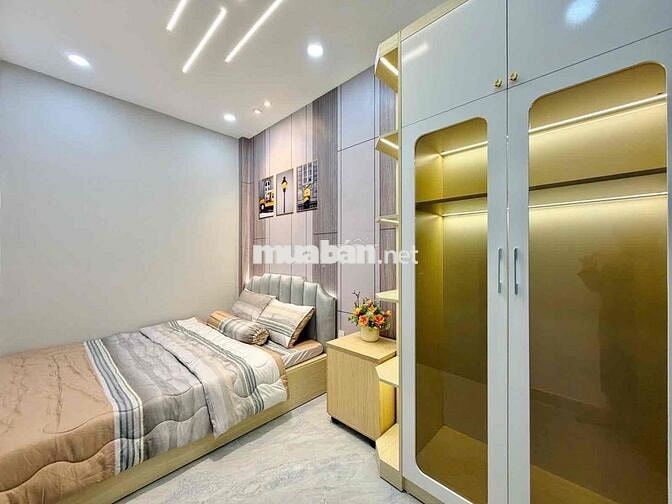 NHÀ GÒ VẤP 4Đ Ô TÔ NGỦ TRONG NHÀ, GẦN MẶT TIỀN