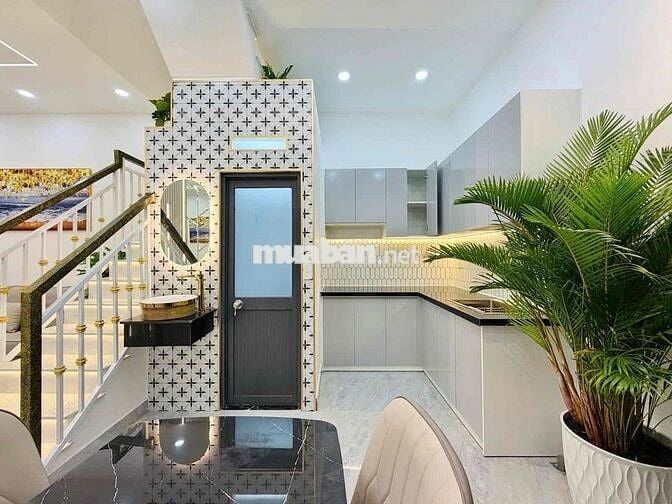 NHÀ GÒ VẤP 4Đ Ô TÔ NGỦ TRONG NHÀ, GẦN MẶT TIỀN