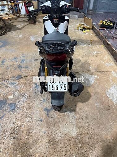 cần bán sh 150 2016 smakey .lên full áo ý.đồ chơi