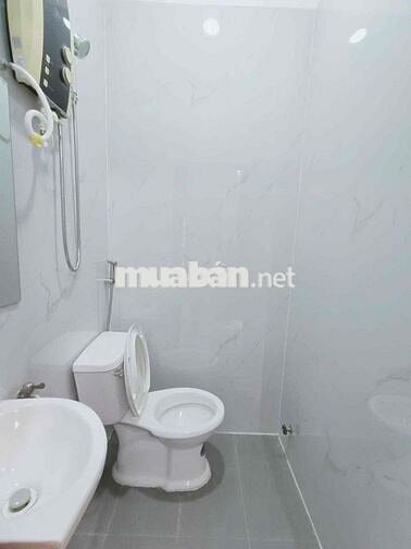 Cho thuê phòng cửa sổ trời ở Nguyễn Trung Ngạn Q1 gần Cầu Ba Son