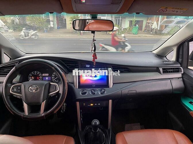 Toyota Innova 2017 2.0E chất gia đình.