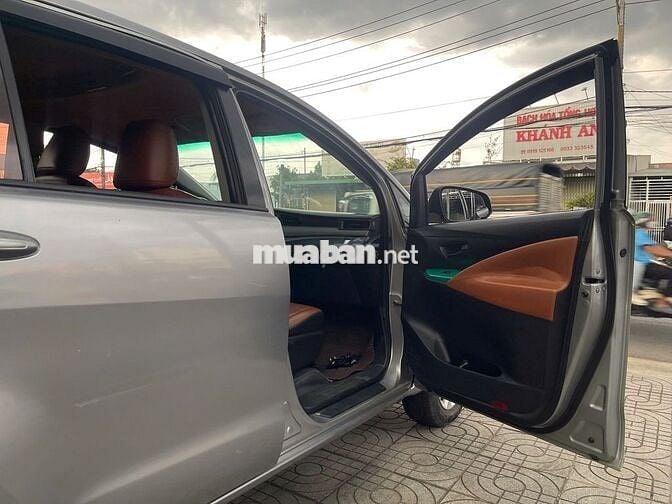 Toyota Innova 2017 2.0E chất gia đình.